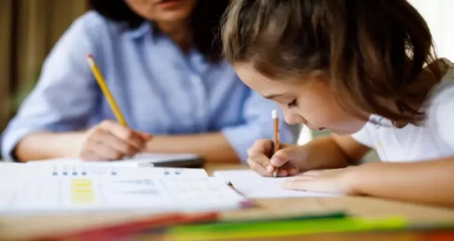 Ev ödevleri gelişime katkı sağlıyor ama dengeli olmalı!