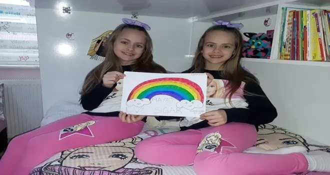 Evde kal, resmini yap, tableti kap
