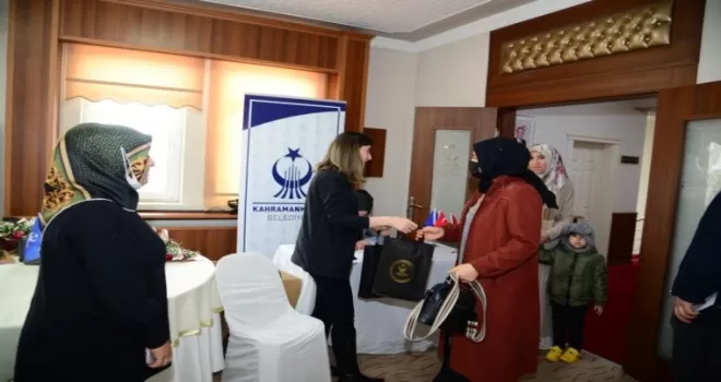 “Evdeki muhtarlar” onuruna yemek
