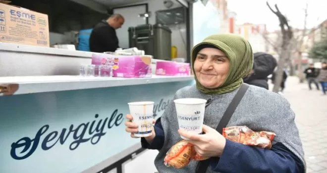 EYT’liler Esenyurt Belediyesinin ikramlarıyla ısındı

