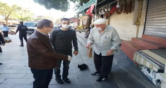 Eyüpsultan’da 65 yaş üstü vatandaşlara özel bayramlaşma

