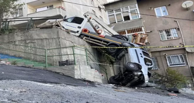 Eyüpsultan’da akıl almaz kaza: Çay içen kadınlar saniyelerle ölümden kurtuldu
