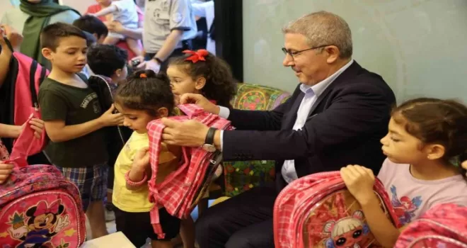 Eyüpsultan’da ihtiyaç sahibi ailelere kırtasiye desteği
