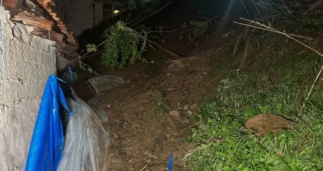 Eyüpsultan’da toprak kayması: 1 ev boşaltıldı
