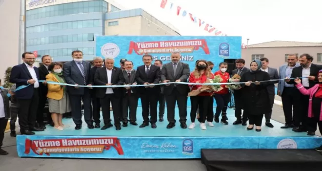 Eyüpsultan’da Yarı Olimpik Yüzme Havuzu açıldı
