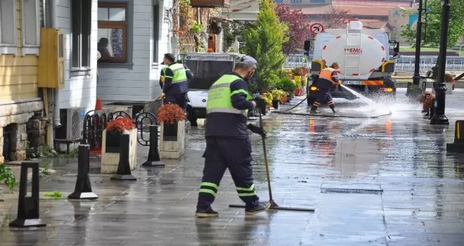 Eyüpsultan merkez ve cami çevresinde temizlik çalışması yapıldı
