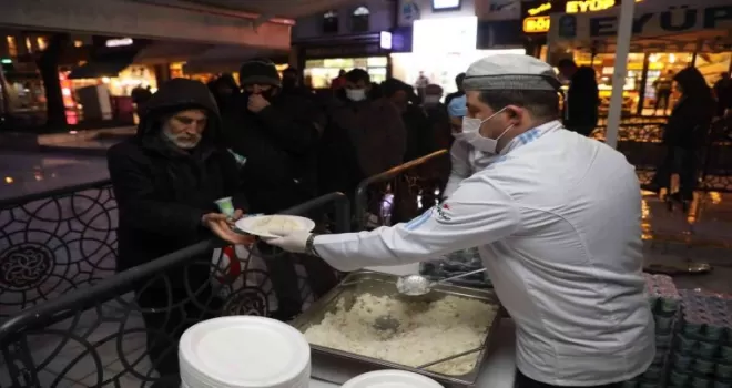 Eyüsultan’da lokma ve pilav ikramı
