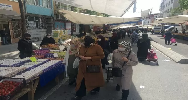 Fatih Çarşamba Pazarında yoğunluk

