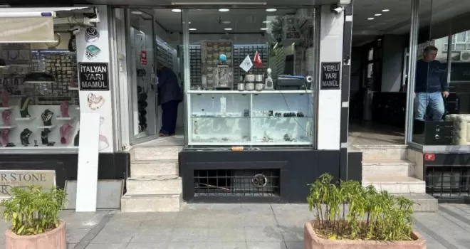 Fatih’te 2.5 dakikada 1 milyonluk liralık soygun kamerada
