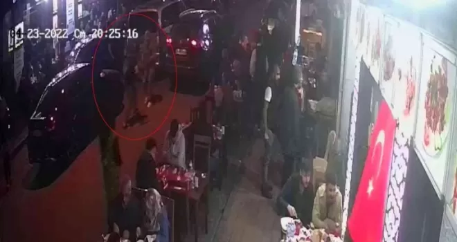 Fatih’te bıçaklı dehşet kamerada : 1 ölü
