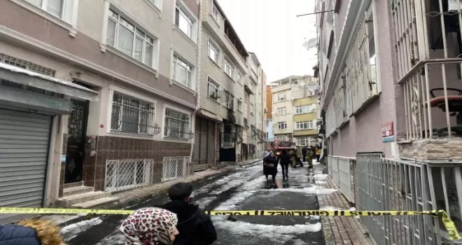 Fatih’te bir daire alev alev yandı
