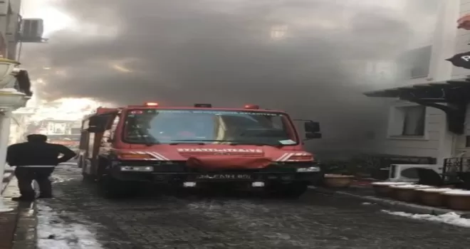 Fatih’te çanta imalathanesinde yangın
