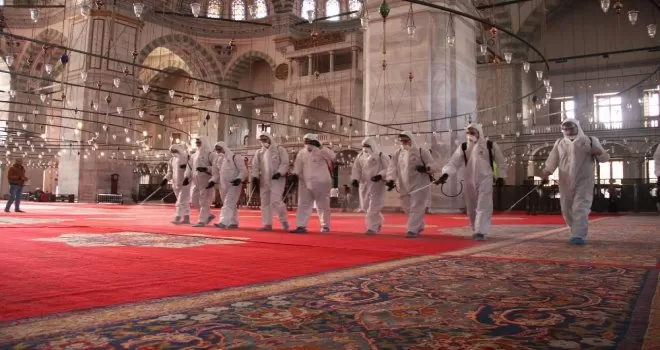 Fatih’te dezenfekte çalışmaları devam ediyor
