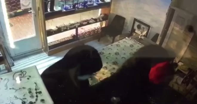 Fatih’te kuyumcu soygunu kamerada
