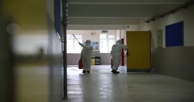 Fatih’te LGS öncesi okullar dezenfekte edildi

