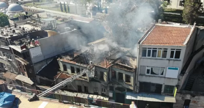 Fatih’te oyuncak deposunda yangın
