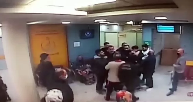 Fatih’te sağlık çalışanlarına saldırı
