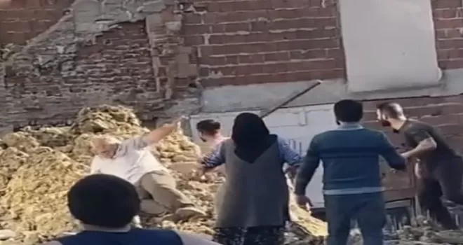 Fatih’te sapanlı, sopalı kavga kamerada: 7 yaralı
