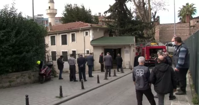 Fatih’te tarihi camide yangın
