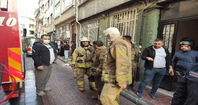 Fatih’te yangın paniği, mahsur kalanlar kurtarıldı
