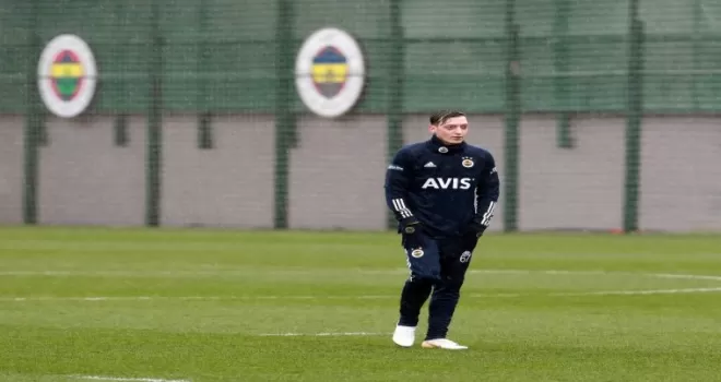 Fenerbahçe’de Mesut Özil bireysel çalıştı
