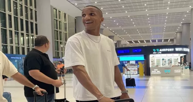 Fenerbahçe’nin anlaşmaya vardığı Rodrigo Becao, İstanbul’da
