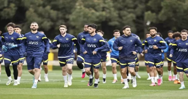 Fenerbahçe, tesislerde kampa girdi
