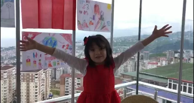 İstiklal Marşı'nı balkonlardan okuyalım!