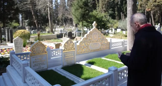 Cumhurbaşkanı Erdoğan aile kabristanını ziyaret etti
