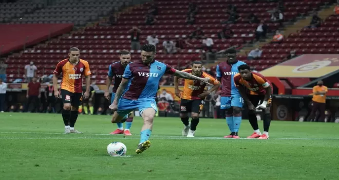 Galatasaray: 0 - Trabzonspor: 1 (İlk yarı)