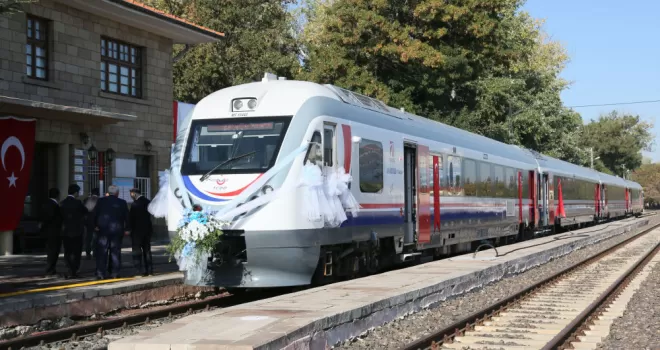 Göller Ekspresi yeniden raylardaki yerini aldı