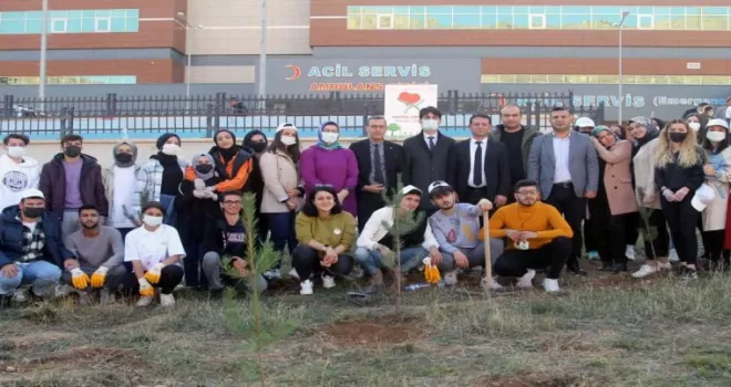 Fidan dikerek hayata iz bıraktılar
