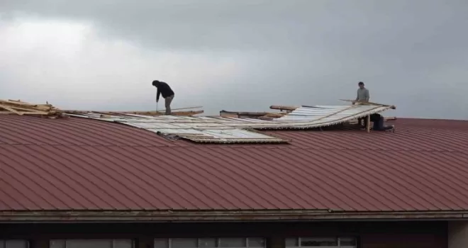 Fırtına Rize’de hayatı olumsuz etkiliyor
