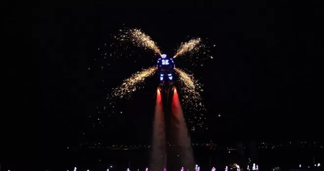 Flyboard gösterisi yürekleri ağza getirdi
