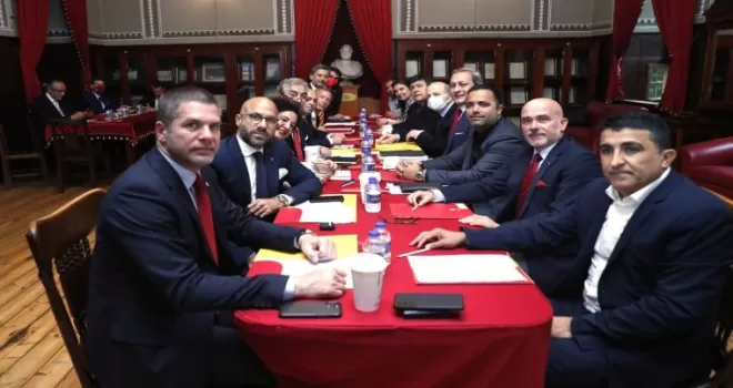 Galatasaray’da yeni yönetim ilk toplantısını Galatasaray Lisesi’nde yaptı
