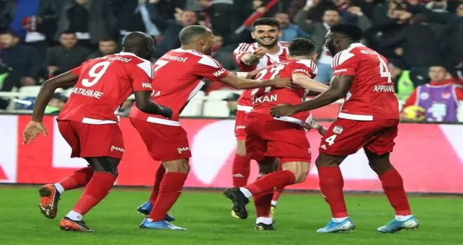 Galatasaray yenilmezlik serisini 9’a çıkardı
