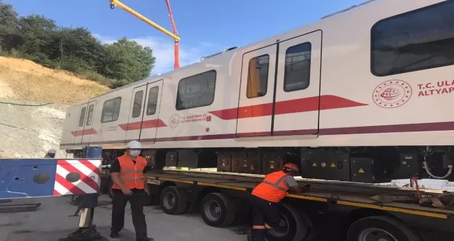 Gayrettepe-İstanbul Havalimanı metrosunda ilk tren raylara indi
