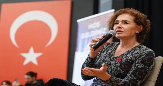 Gazeteci Özlem Gürses’ten Bakırköy’de ’umutlu’ konuşma