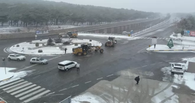 Gaziantep’te karla mücadeleye tüm hızıyla devam
