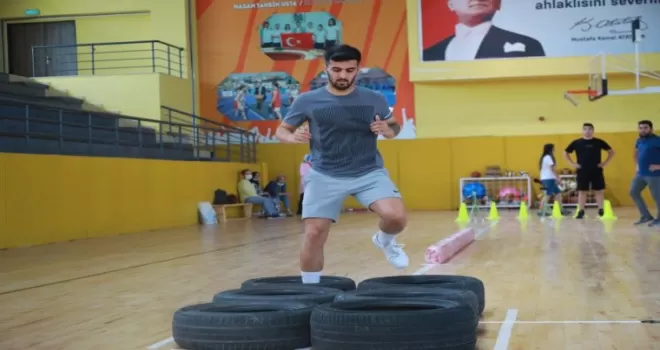 Gaziosmanpaşa’da 107 aday, zabıta memuru olmak için ter döktü
