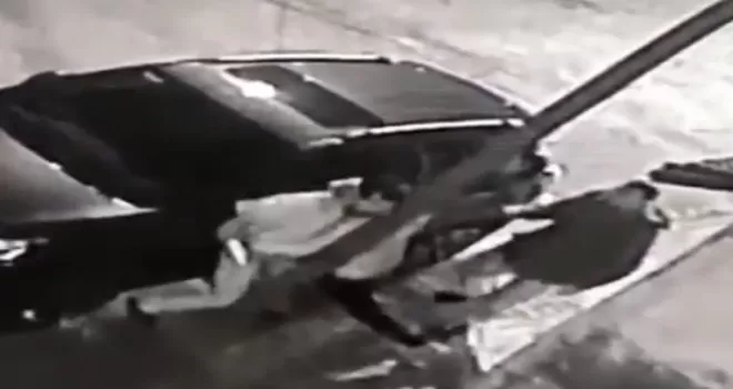 Gaziosmanpaşa’da bıçaklı saldırı anı kamerada
