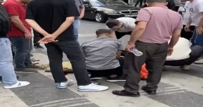 Gaziosmanpaşa’da dükkan içinde oğluna silah doğrultan genci vurdu
