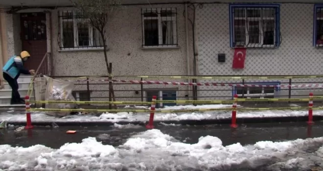 Gaziosmanpaşa’da istinat duvarı çöktü
