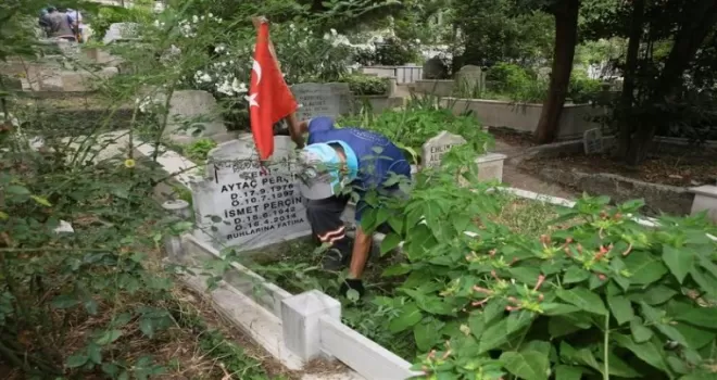 Gaziosmanpaşa’da mezarlıklarda bayram temizliği
