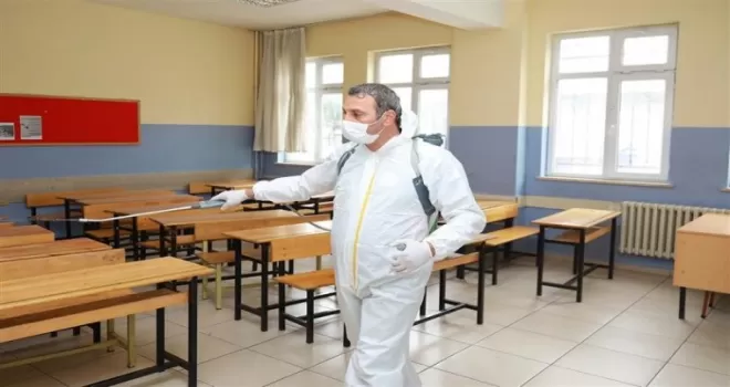 Gaziosmanpaşa’da okullar sınavlar öncesi dezenfekte ediliyor
