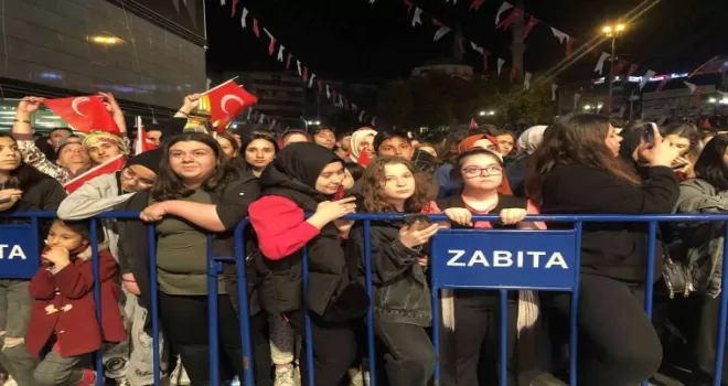 Gaziosmanpaşalılar 19 Mayıs coşkusunu İkilem konseriyle yaşadı
