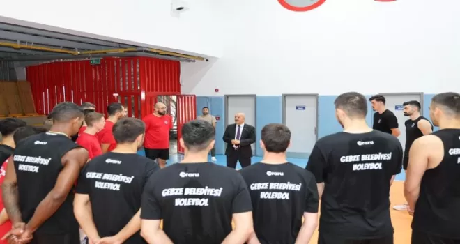 Gebze’de Başkan Büyükgöz’den Efeler’in antrenmanına ziyaret