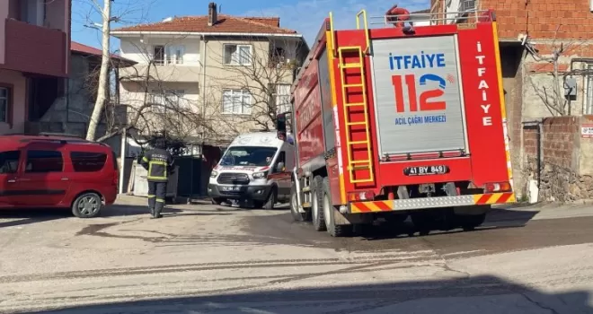 Gecekonduda çıkan yangında 2 kişi dumandan etkilendi
