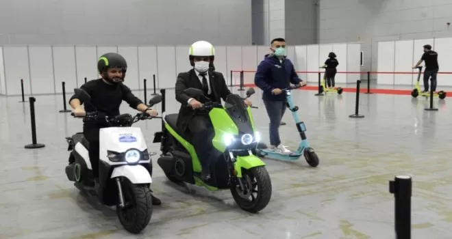 Geleceğin araçları ‘elektrikli araçlar’ görücüye çıkıyor
