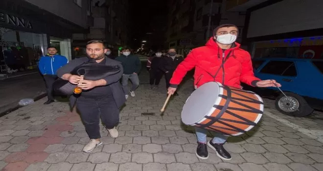 Gelenek devam etti, sahurda tulum sesi yükseldi
